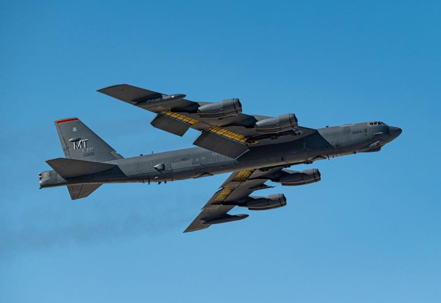 Statele Unite au efectuat exerciţii cu bombardiere strategice în spaţiul aerian al României Statele Unite au efectuat exerciţii cu bombardiere strategice în spaţiul aerian al României