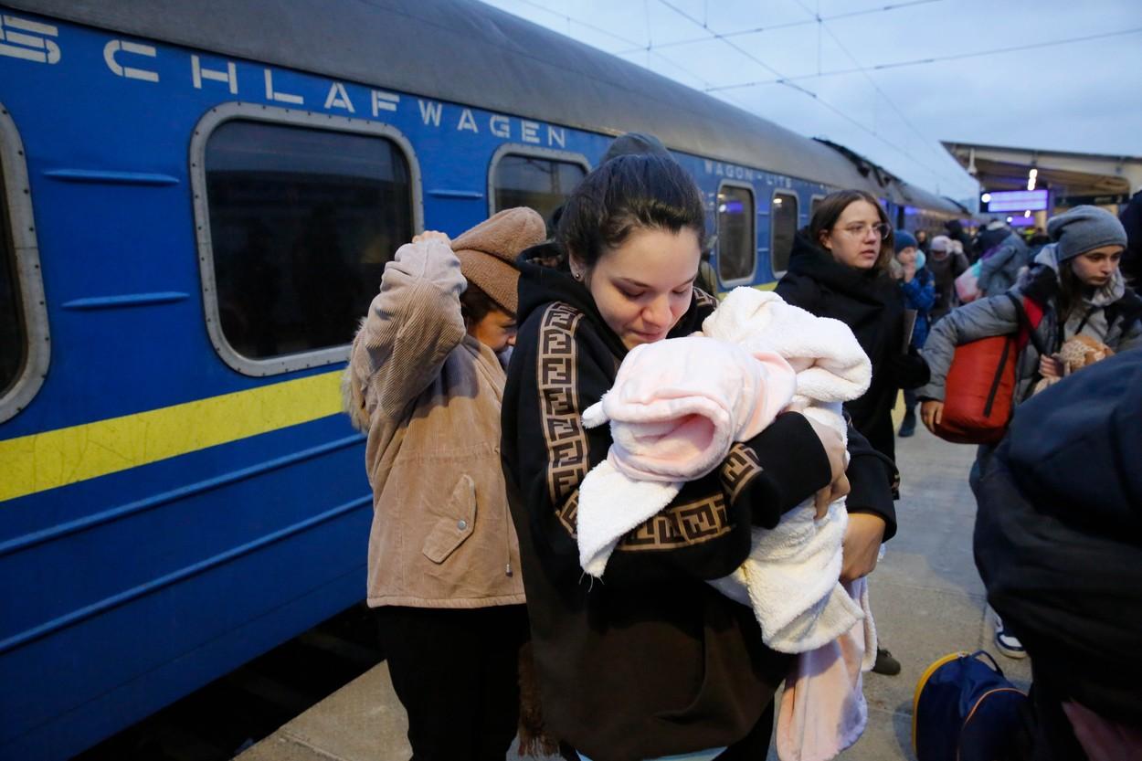 Imagini sfâşietoare de la despărţirile familiilor ucrainene