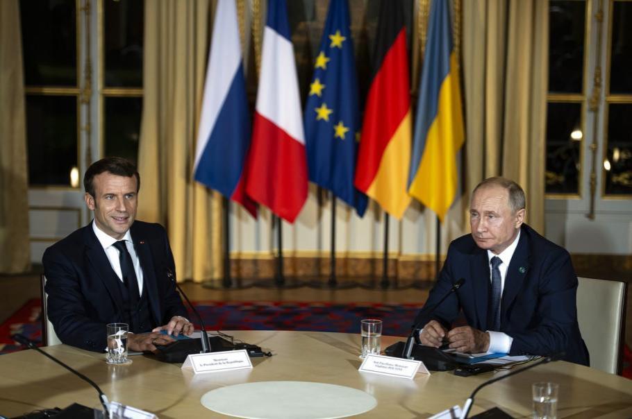Emmanuel Macron a vorbit din nou cu Vladimir Putin. Discuţia a durat aproape două ore Emmanuel Macron a vorbit din nou cu Vladimir Putin. Discuţia a durat aproape două ore