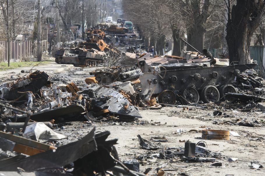 tanc distrus în Bucha, Ucraina
