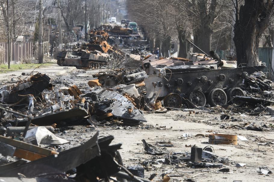 tanc rusesc distrus în Bucha, Ucraina tanc distrus în Bucha, Ucraina