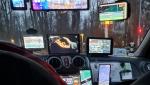 Un taximetrist din Cluj şi-a pus 10 device-uri în maşină, dar nu-i mergea sistemul POS: "Greu cu tehnologia"
