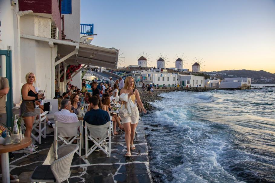 Grecia ridică restricţiile COVID pentru sezonul turistic de vară. Ce trebuie să ştie românii cu concedii în Grecia Grecia ridică restricţiile COVID pentru sezonul turistic de vară. Ce trebuie să ştie românii cu concedii în Grecia