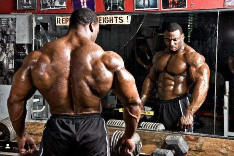 Culturistul Cedric McMillan Culturistul Cedric McMillan