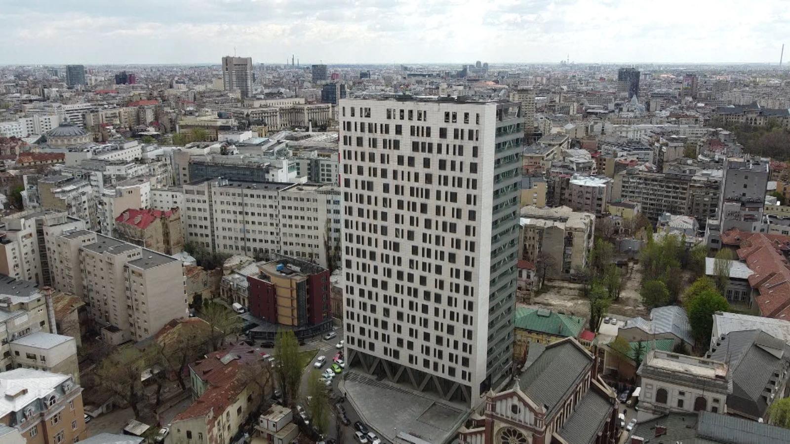 O celebră clădire de 19 etaje din Bucureşti, care a costat 60 milioane euro, trebuie demolată.