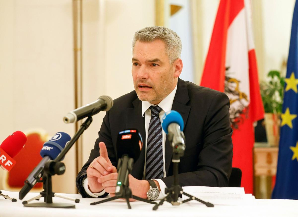 Singurul lider occidental care s-a întâlnit cu Vladimir Putin de la începutul războiului din Ucraina: preşedintele rus are "propria logică de război" Singurul lider occidental care s-a întâlnit cu Vladimir Putin de la începutul războiului din Ucraina: preşedintele rus are "propria logică de război"