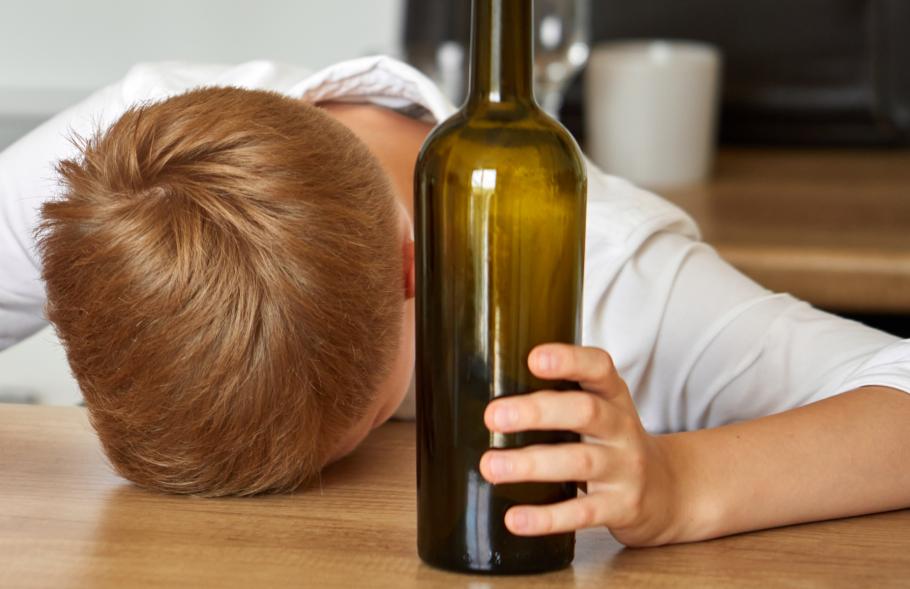 "Petrecere" cu alcool la grădiniţă "Petrecere" cu alcool la grădiniţă