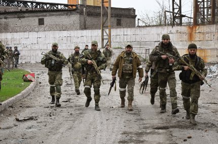 militari în război în Ucraina