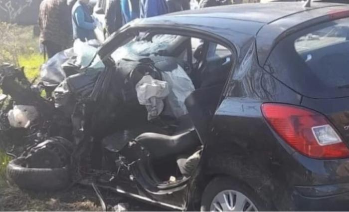 Imagini de coșmar pe Valea Oltului, după ce un Opel Corsa s-a înfipt într-un TIR la Brezoi