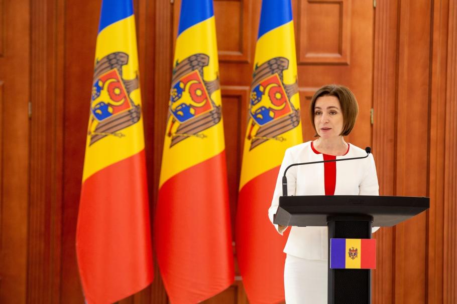 ”Moldova ar putea sfârşi la coşul de gunoi al istoriei". Rusia o amenință pe Maia Sandu după ce a interzis litera Z ”Moldova ar putea sfârşi la coşul de gunoi al istoriei". Rusia o amenință pe Maia Sandu după ce a interzis litera Z