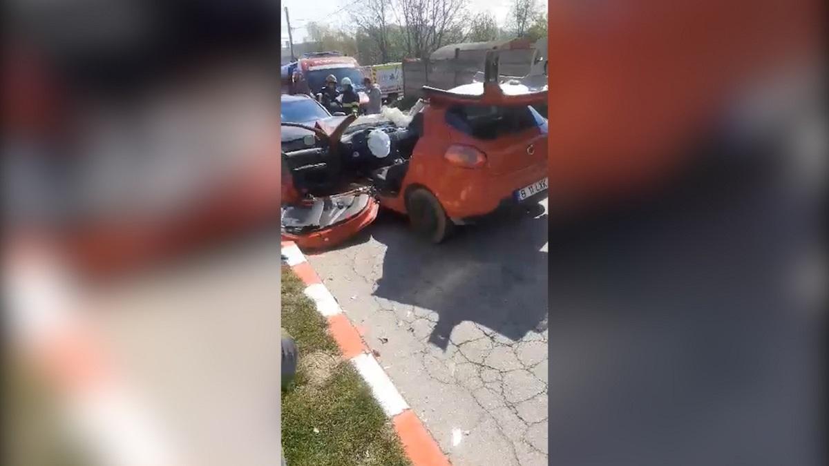 Trei răniţi în urma unui accident produs în apropiere de Bucureşti Două maşini au fost implicate în accidentul produs în apropiere de Bucureşti