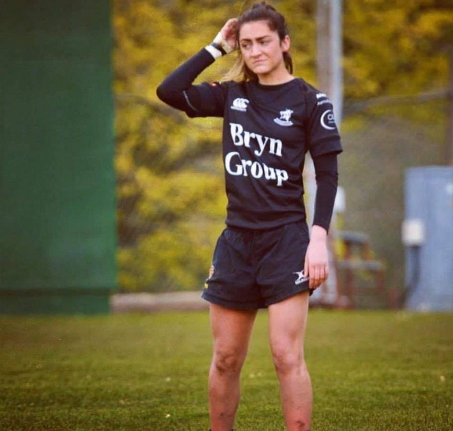 Jucătoarea de rugby Brooke Morris în teren Jucătoarea de rugby Brooke Morris în teren