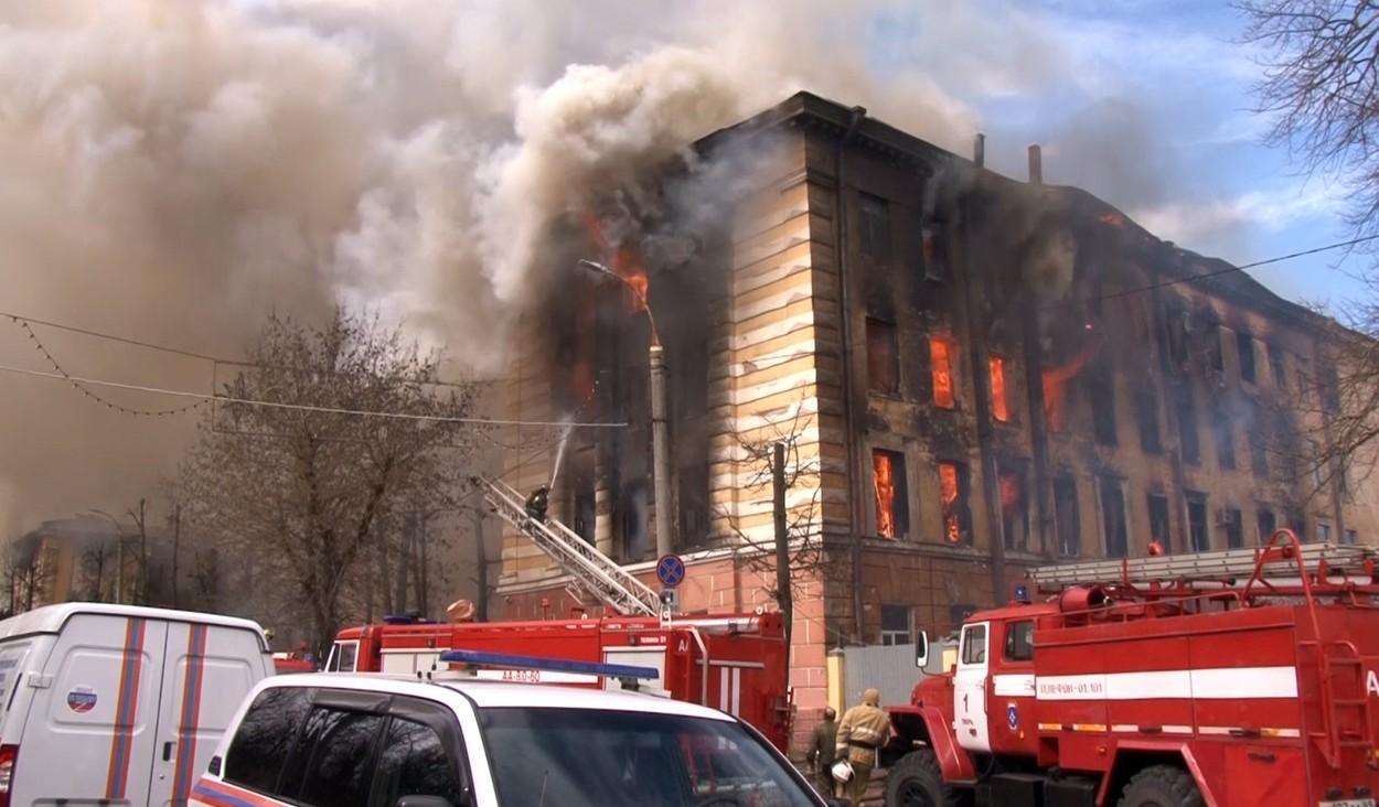 Șase morți și 10 persoane dispărute într-un incendiu la un institut de cercetare în domeniul Apărării din Rusia
