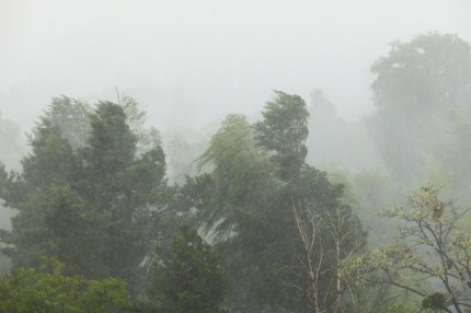 Alertă meteo de vreme severă în 11 județe. Cod galben de ploi, grindină și vijelii, până luni dimineață