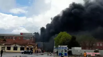 Incendiu cu pagube mari la Feroneria Arad Fumul dens produs de incendiul de la Feroneria Arad a creat probleme pompierilor