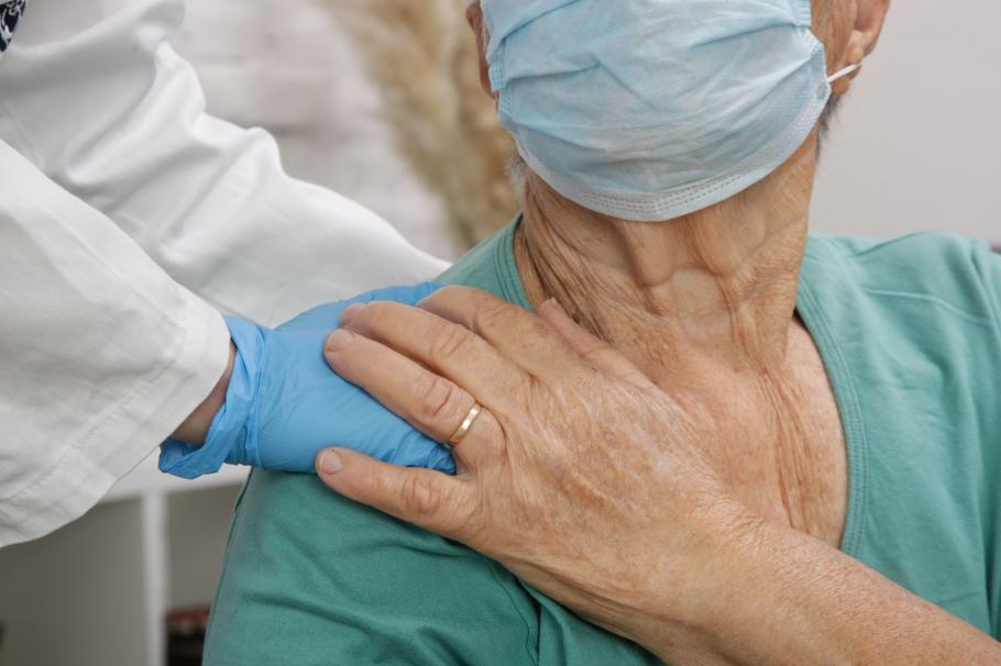 Bilanț coronavirus în România, 26 aprilie. Peste 700 de cazuri noi şi două decese, în ultimele 24 de ore Bilanț coronavirus în România, 26 aprilie. Peste 700 de cazuri noi şi două decese, în ultimele 24 de ore