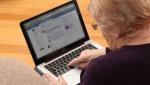 Drama unei bătrâne din Botoşani care a crezut că şi-a cunoscut marea dragoste pe Facebook. Ce i-a făcut bărbatul după ce a legat-o de mobilă