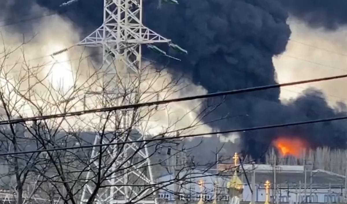 Explozii la Odessa, duminică dimineaţă. Depozite de combustibil sunt în flăcări – VIDEO Explozii la Odessa, duminică dimineaţă. Depozite de combustibil sunt în flăcări – VIDEO
