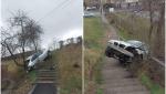 Un şofer din Cluj "a vrut" să coboare scările unui pod cu BMW-ul. Când a văzut că a lovit maşina, a luat numerele şi a fugit