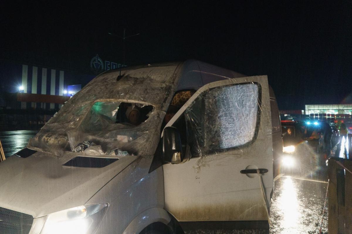 Povestea ucraineanului care a evacuat 200 de civili din Mariupol cu o dubă avariată: "Aceasta e durerea ţării noastre" Povestea ucraineanului care a evacuat 200 de civili din Mariupol cu o dubă avariată: "Aceasta e durerea ţării noastre"