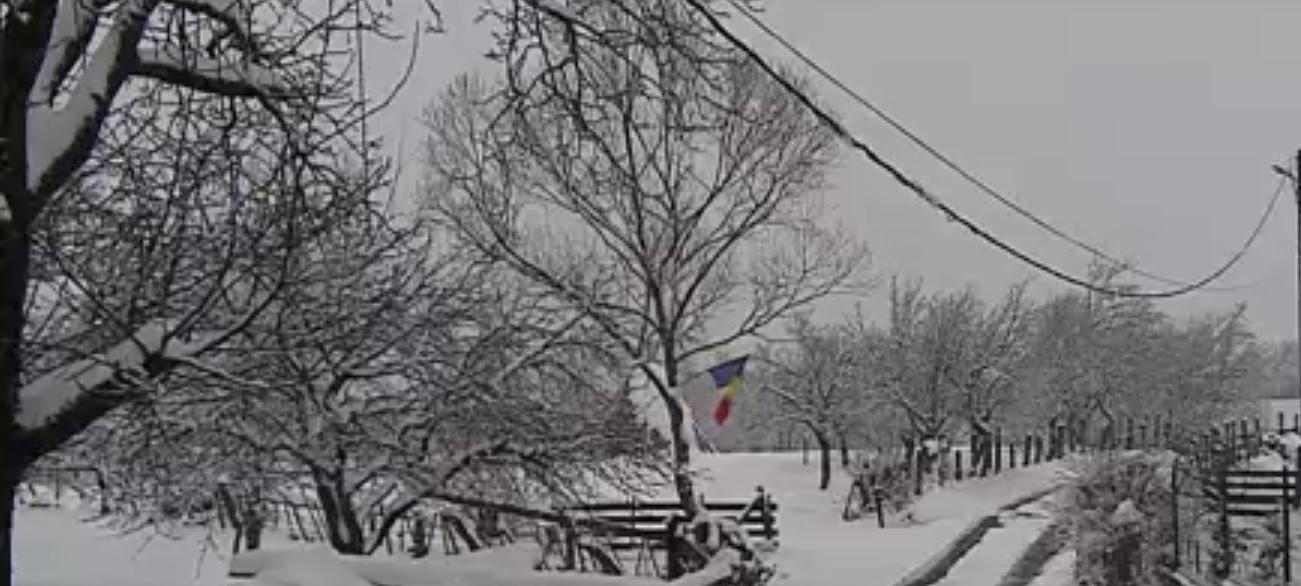 Iarna a revenit la început de aprilie. Peisajele de iarnă au fost stranii chiar şi pentru cei obişnuiţi cu vremea de munte