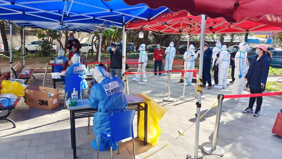 Lockdown extins pe termen nelemitat în Shanghai. Sunt 268 de cazuri simptomatice şi 15.000 cazuri sunt asimptomatice Lockdown extins pe termen nelemitat în Shanghai. Sunt 268 de cazuri simptomatice şi 15.000 cazuri sunt asimptomatice