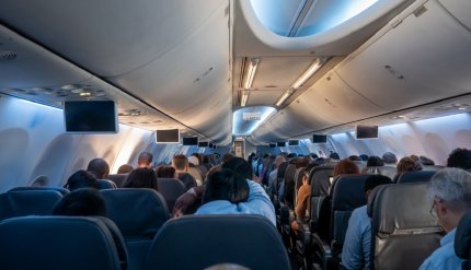 Passageri în avion