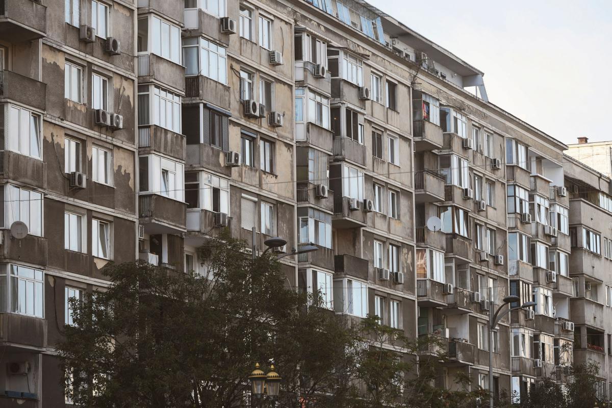 Peste 1.000 de blocuri din sectoarele 4 şi 5 rămân fără apă caldă. Lista completă a zonelor afectate Peste 1.000 de blocuri din sectoarele 4 şi 5 rămân fără apă caldă. Lista completă a zonelor afectate