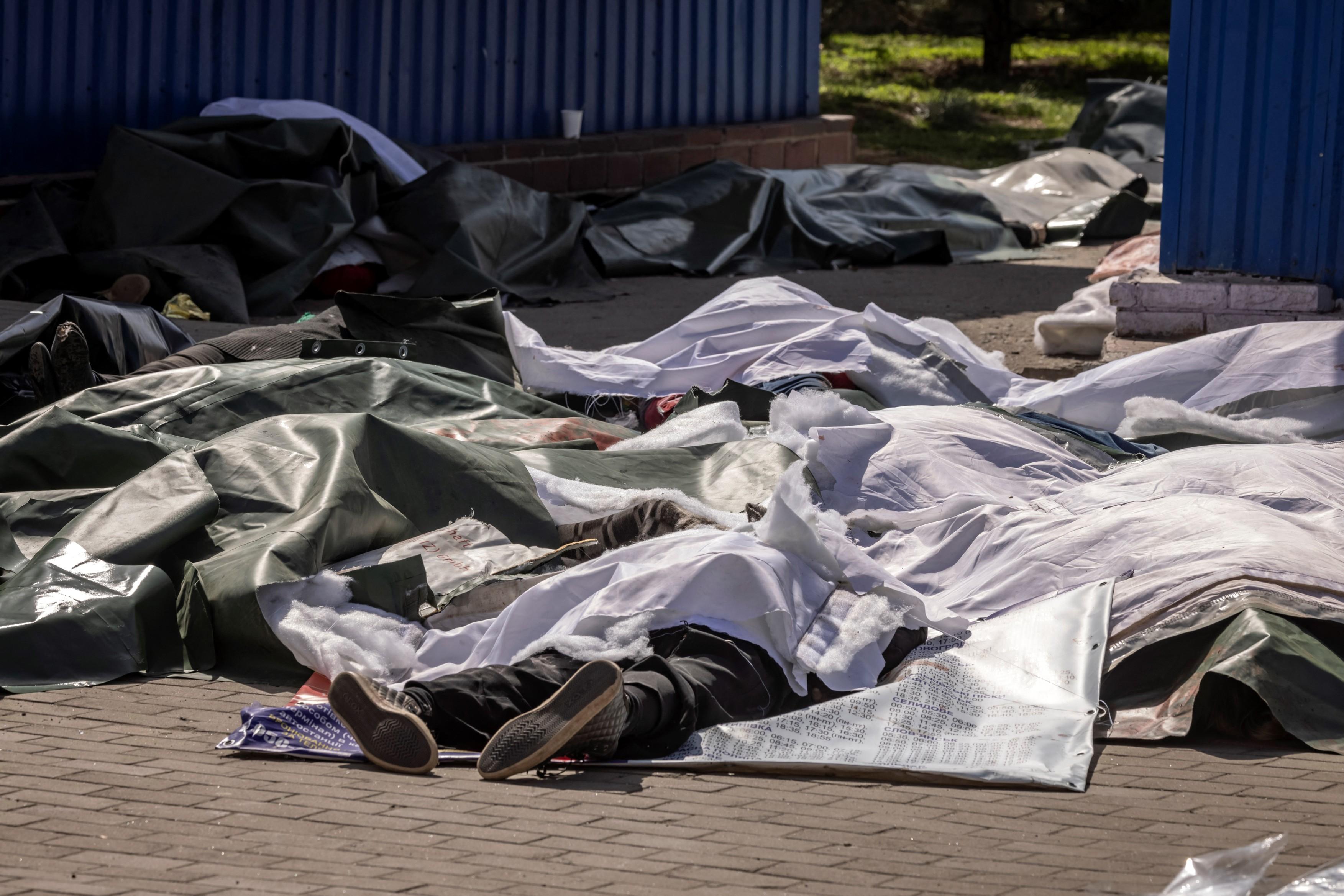 ”Masacru deliberat la Kramatorsk, rușii stiau gara e plină de civili”. Scene terifiante după atac: cel puțin 39 de cadavre, sânge și devastare