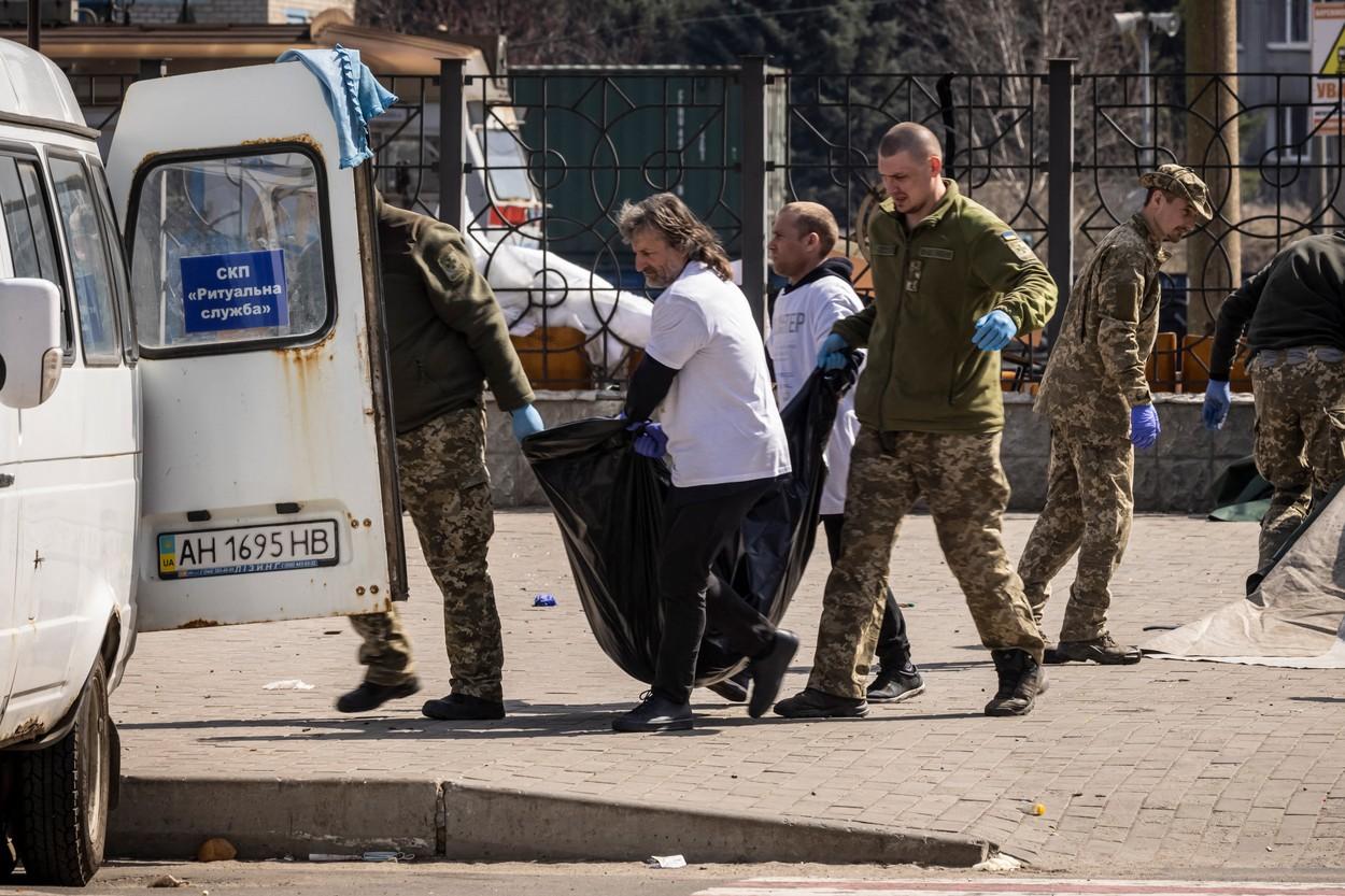 ”Masacru deliberat la Kramatorsk, rușii stiau gara e plină de civili”. Scene terifiante după atac: cel puțin 39 de cadavre, sânge și devastare