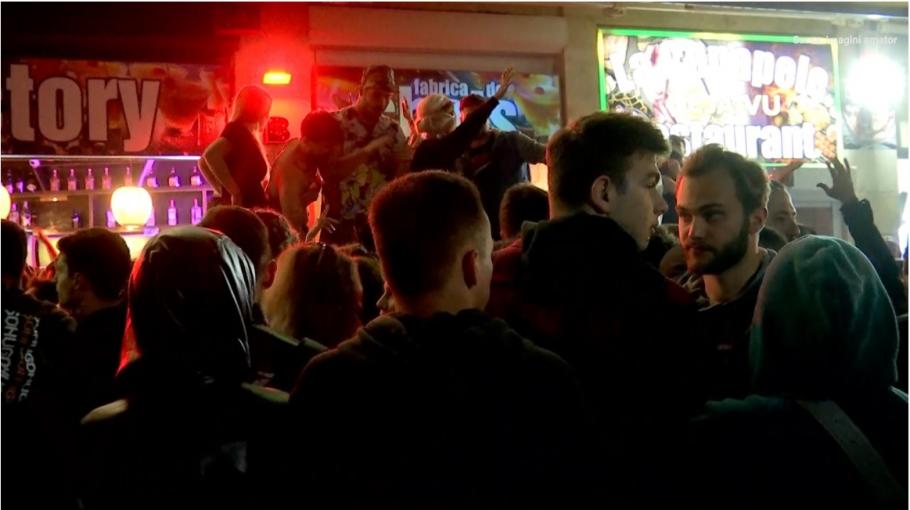 1 mai se simte cel mai bine în Vama Veche. Tinerii s-au distrat până în zori: "Vama are ceva al ei special" 1 mai se simte cel mai bine în Vama Veche. Tinerii s-au distrat până în zori: "Vama are ceva al ei special"