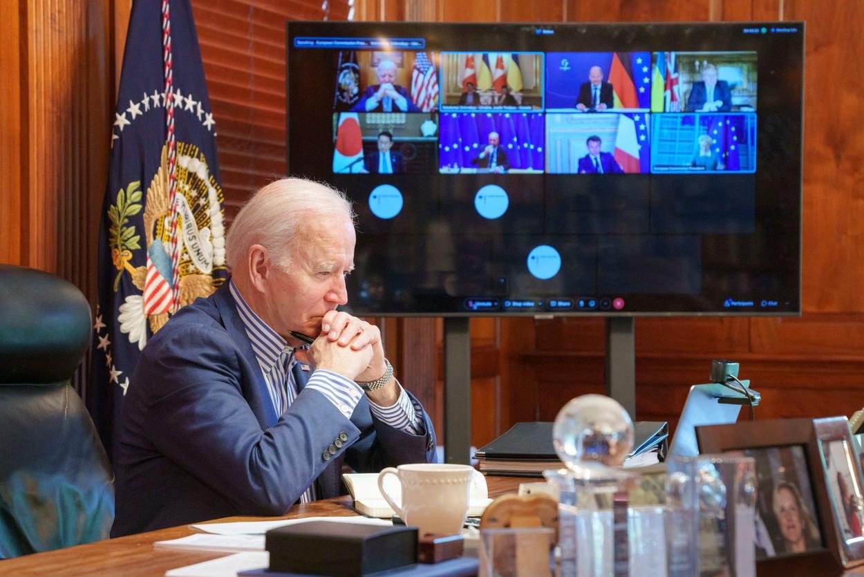 Joe Biden a promulgat o lege care facilitează transferul de echipamente militare în Ucraina