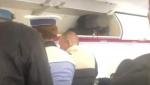 Avion blocat de poliţie în Satu Mare, după ce unui pasager i s-au furat banii. Toţi pasagerii au fost controlaţi pe rând