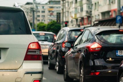 ANAF vinde maşini Mercedes, BMW şi Logan pentru câteva mii de lei. Cât costă un A6