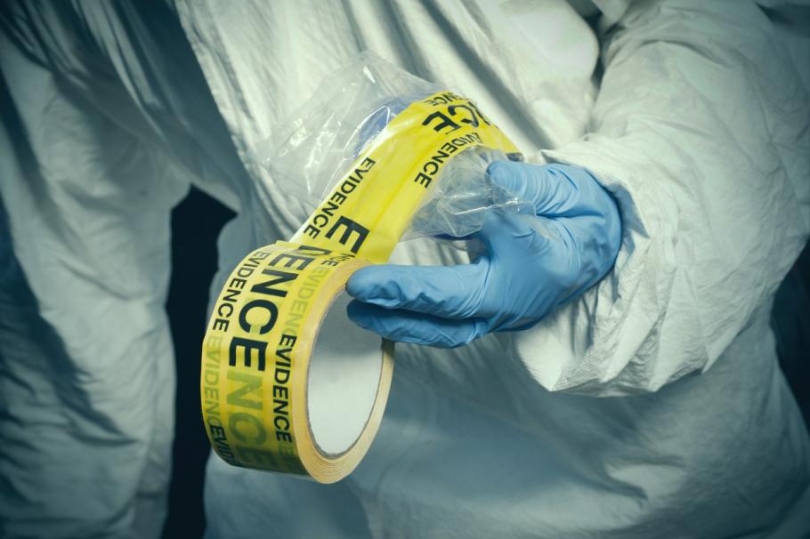 Un american a făcut infarct chiar în timp ce săpa groapa pentru a-şi îngropa iubita pe care o ucisese. Au fost găsiţi de vecini în spatele casei Un american a făcut infarct chiar în timp ce săpa groapa pentru a-şi îngropa iubita pe care o ucisese. Au fost găsiţi de vecini în spatele casei