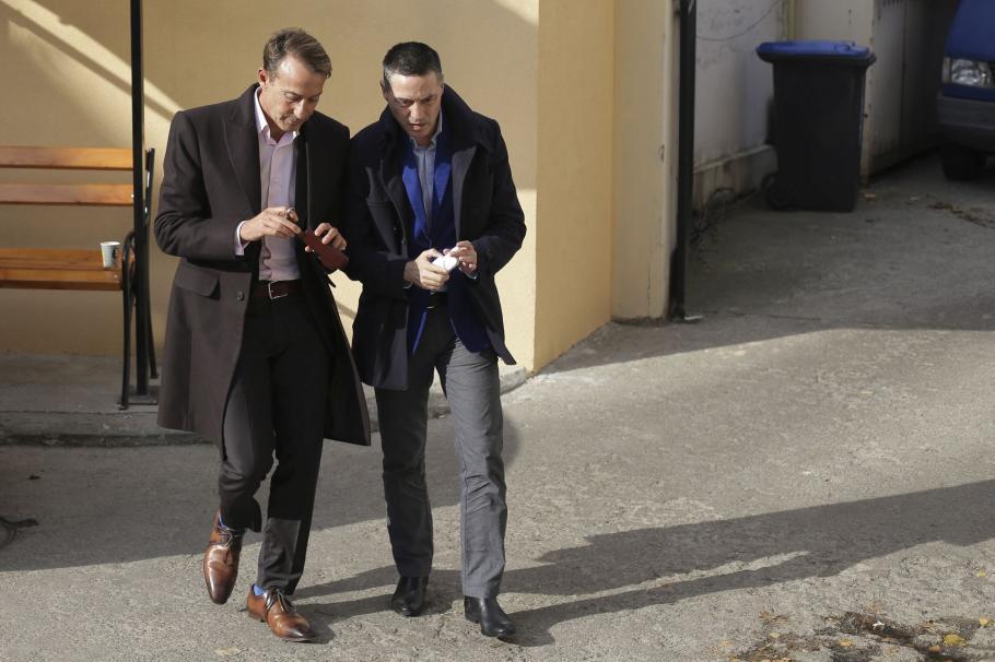 Radu şi Alexandru Mazăre au făcut cerere la penitenciarele unde sunt încarceraţi pentru a merge la înmormântarea mamei lor Radu şi Alexandru Mazăre au făcut cerere la penitenciarele unde sunt încarceraţi pentru a merge la înmormântarea mamei lor