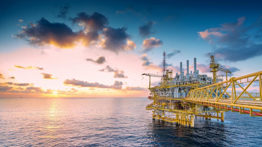 Legea offshore, raport favorabil în comisiile reunite din Camera Deputaţilor. Amendamentele USR şi AUR au fost respinse Platformă de extracţie de gaze din mare