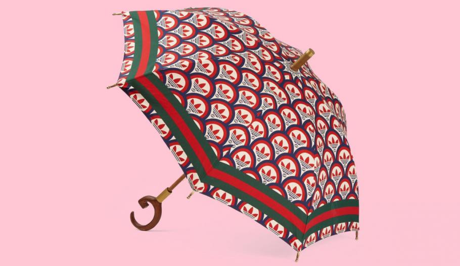 Gucci vinde o umbrelă cu 1700 de dolari. Accesoriul nici măcar nu te apără de ploaie Gucci vinde o umbrelă cu 1700 de dolari. Accesoriul nici măcar nu te apără de ploaie
