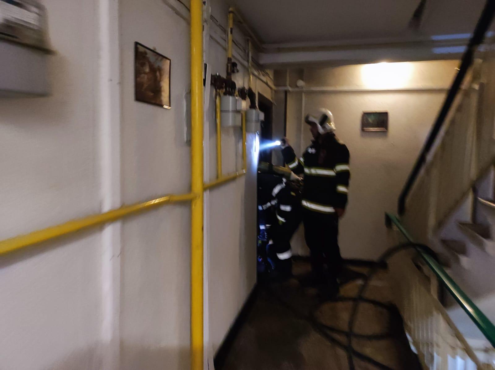 Explozie, urmată de incendiu, într-un apartament din Ploieşti, mai 2022