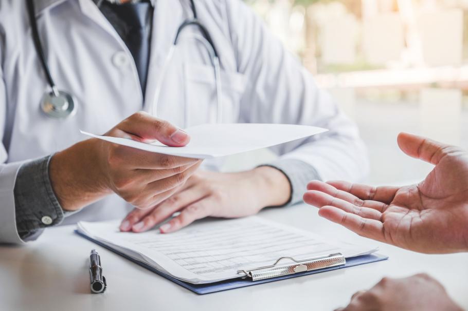 Medici şi farmacişti implicaţi în dosarul reţetelor false au fost achitaţi pentru că faptele s-au prescris. Procesul începuse acum 10 ani Medici şi farmacişti implicaţi în dosarul reţetelor false au fost achitaţi pentru că faptele s-au prescris. Procesul începuse acum 10 ani
