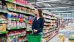 Consumăm fără să ştim un "cocktail" de chimicale. Mii de substanţe cu efecte necunoscute intră în contact cu alimentele