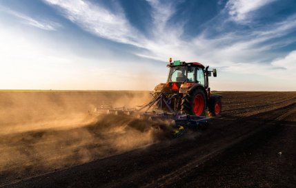 Ruşii au furat utilaje agricole în valoare de 5 milioane de dolari. Când au ajuns cu ele acasă şi-au dat seama că nu le pot folosi