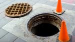 Moarte cumplită pentru un muncitor din Iași. A fost strivit de o mașină, după ce a scos capul dintr-un canal în care citea contorul