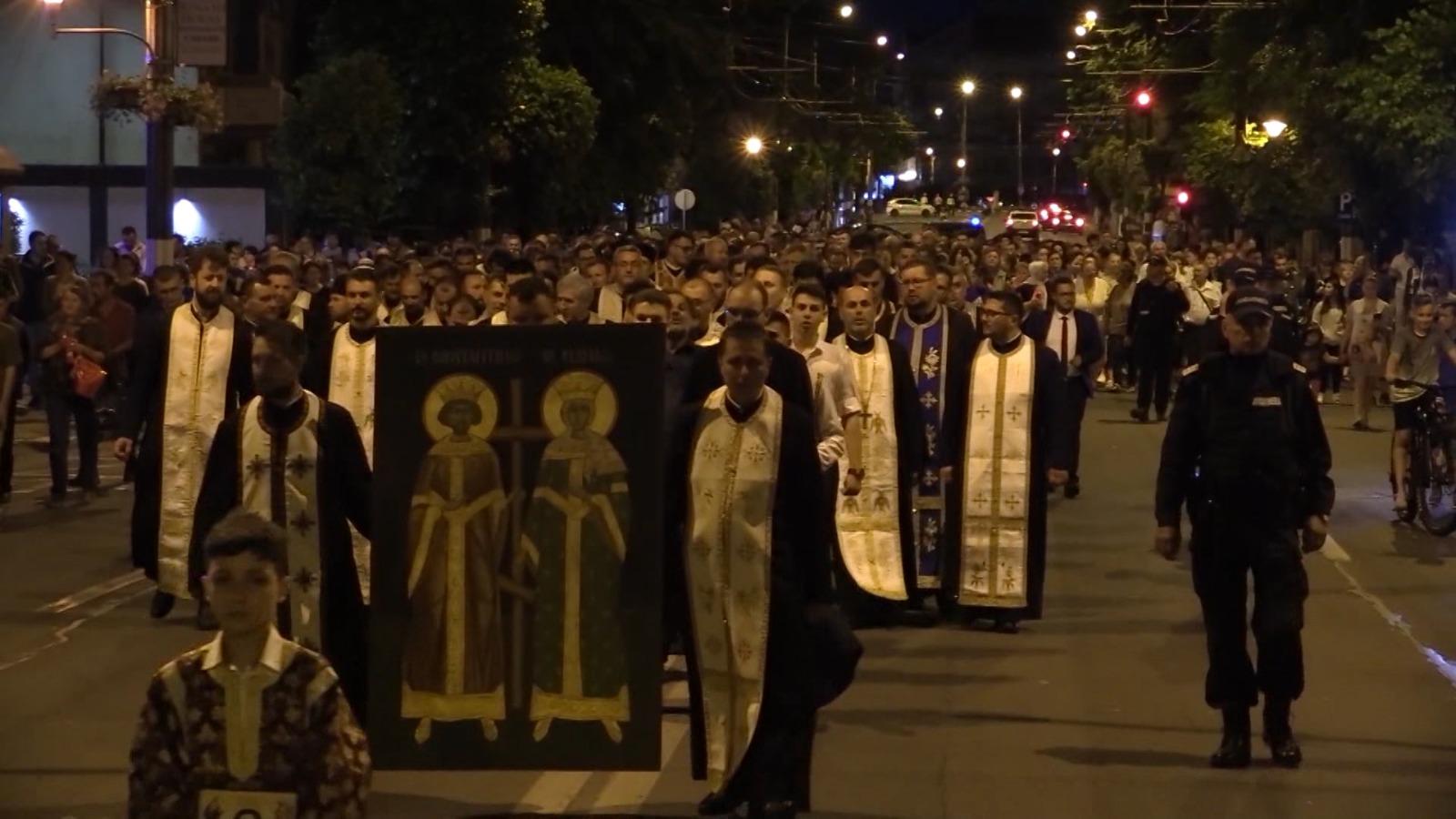 Procesiune impresionantă de Sfinţii Constantin şi Elena, în Târgu Jiu: "Am văzut ce nu am văzut nicioadă în viaţa mea"