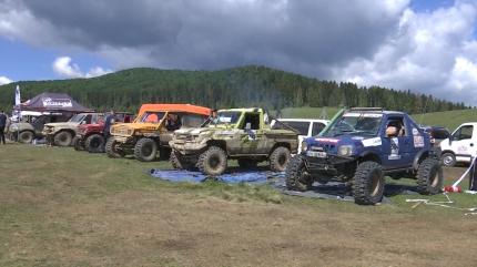 Șoferii s-au întrecut timp de trei zile pe drumuri accidentate din Bucovina