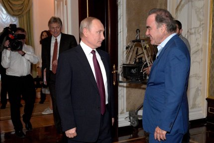 "Vladimir Putin a avut cancer, dar a învins boala", susție regizorul american Oliver Stone