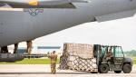 Criză în SUA. 35 de tone de lapte praf au fost duse din Europa cu un avion militar