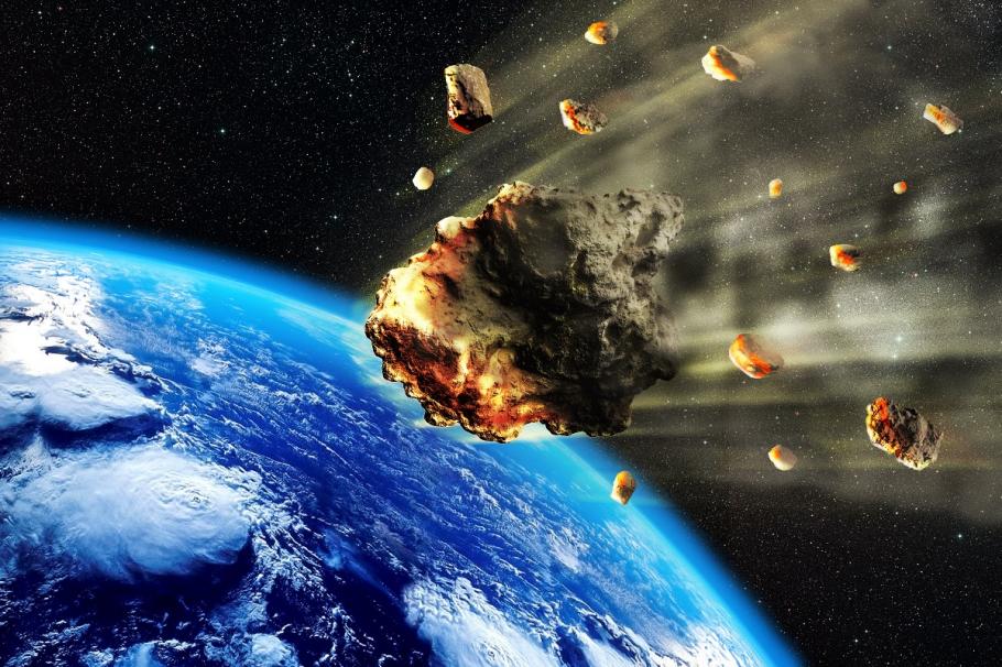 Un asteroid uriaş, ''potenţial periculos'', se apropie de Pământ Un asteroid uriaş, ''potenţial periculos'', se apropie de Pământ
