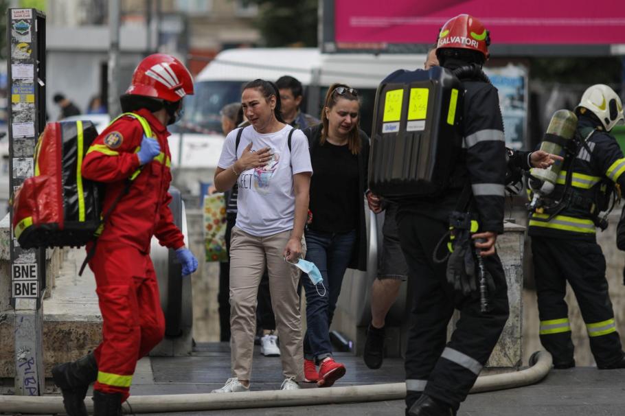 Cauza incendiului de la metrou. Explicația oferită de șeful ISU Bucureşti-Ilfov Cauza incendiului de la metrou. Explicația oferită de șeful ISU Bucureşti-Ilfov