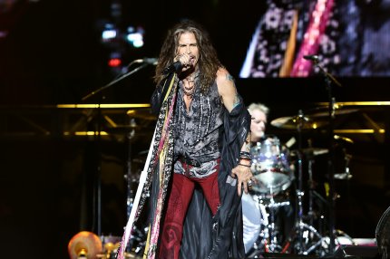 Steven Tyler luptă de-o viaţă cu drogurile